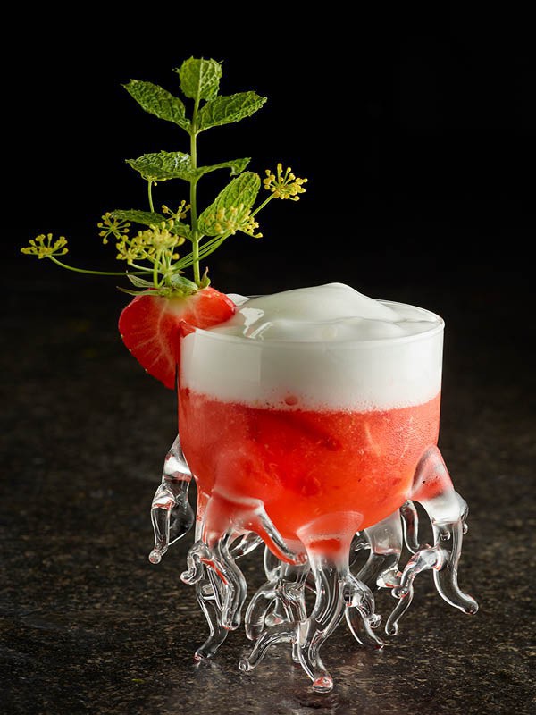 Mojito sans alcool à la fraise avec Cocktail-Foam Mint & Lime