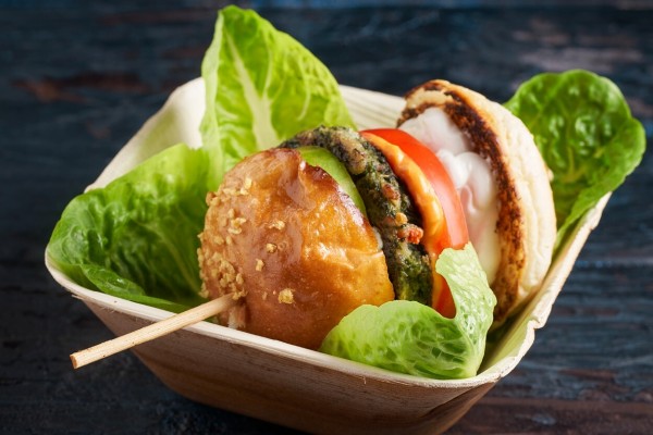 Vegetarian burger with Natural Sauce Viyonnaise