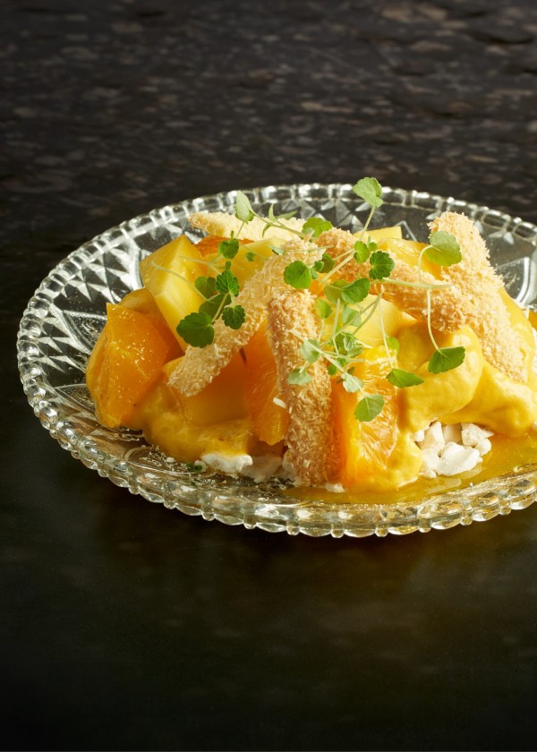 Exotisches Dessert mit Fruit-Espuma Mango